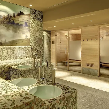 Otel Hyperion Am Schloss 5*