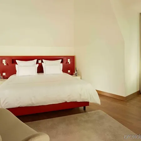 Hyperion Am Schloss Otel 5*