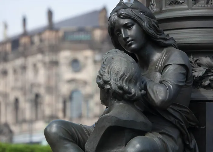 Hyperion Am Schloss 5*