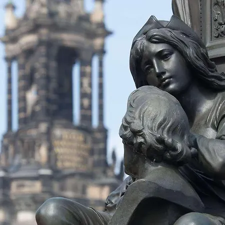 호텔 Hyperion Am Schloss 5*