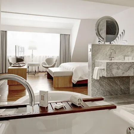 Hyperion Am Schloss 5*