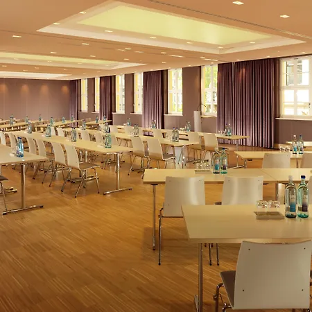 Hyperion Am Schloss Dresden