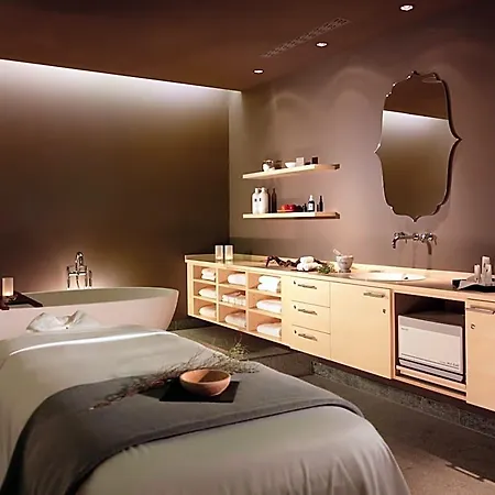Hyperion Am Schloss فندق