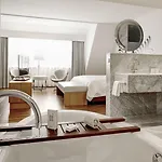 Hyperion Am Schloss 5*