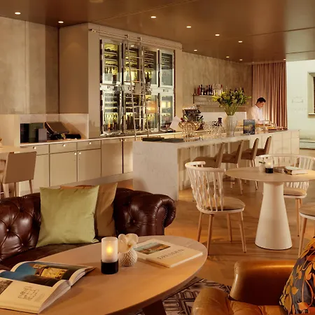 Отель Hyperion Am Schloss 5*